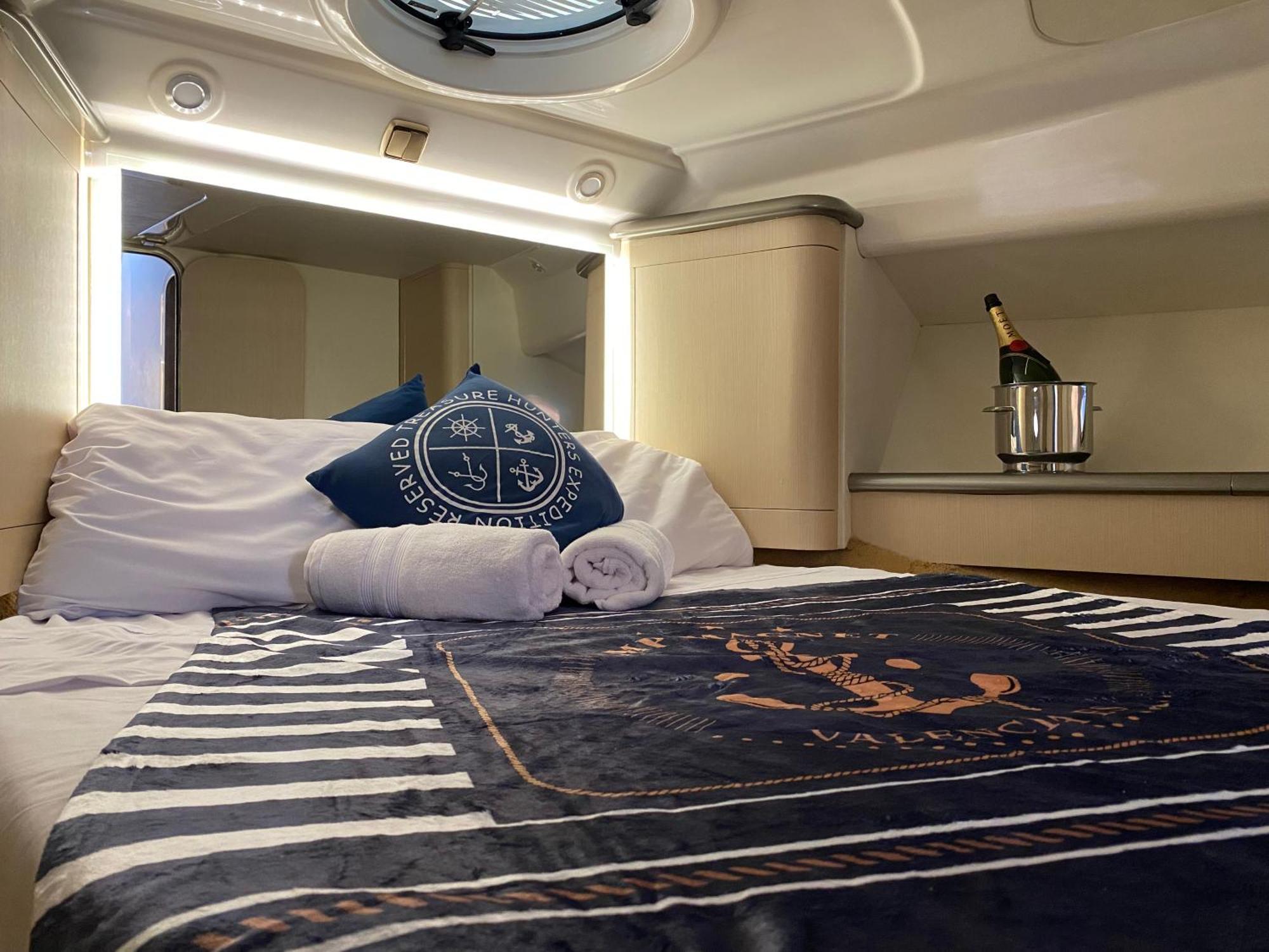 Отель The Valencia Yacht Experience Экстерьер фото