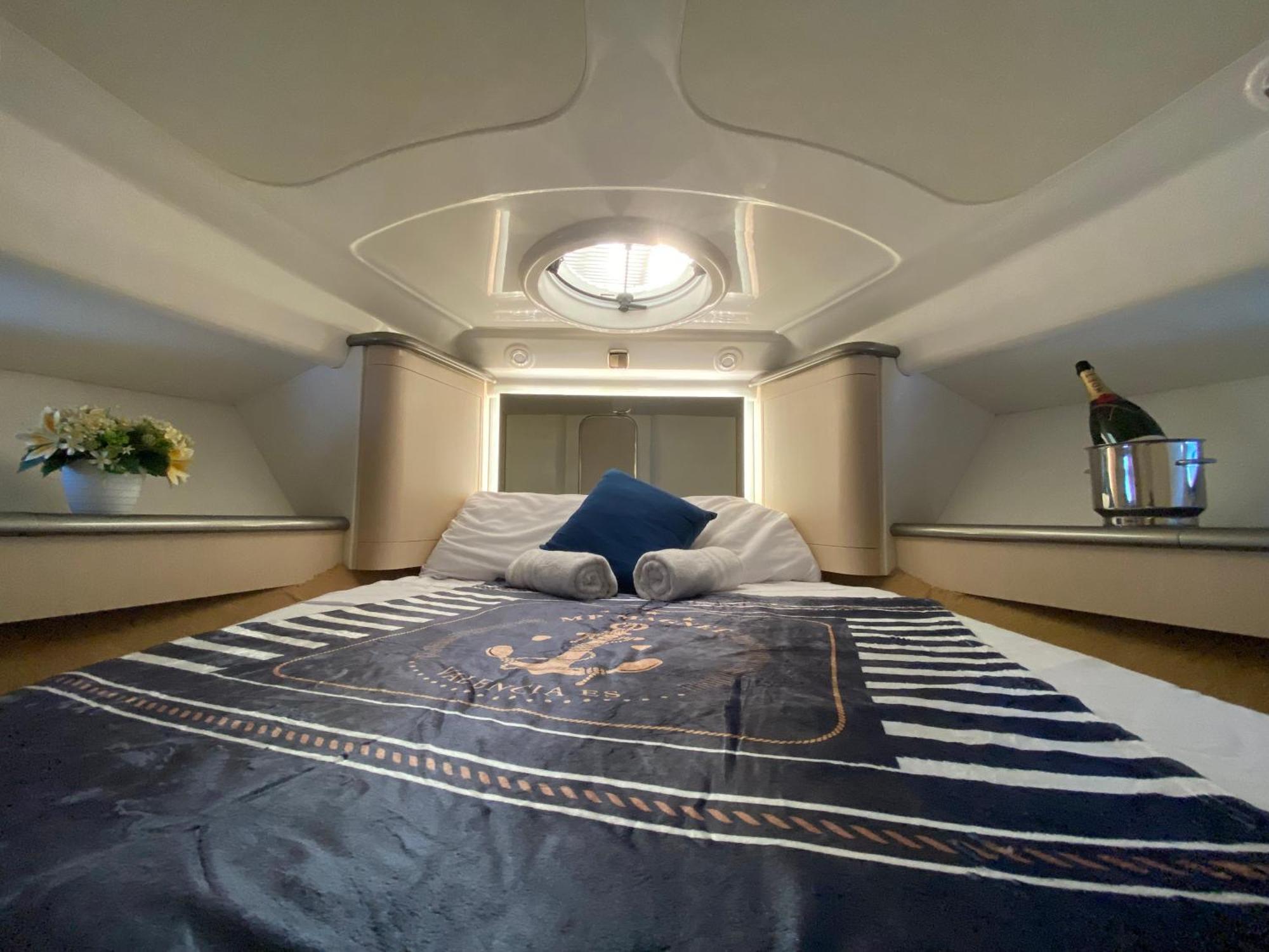 Отель The Valencia Yacht Experience Экстерьер фото